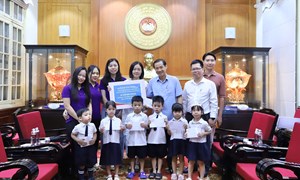 Mỗi người một tấm lòng gửi đến đồng bào vùng lũ