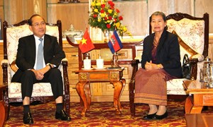 Phó Chủ tịch Hoàng Công Thủy tiếp Chủ tịch Hội đồng Quốc gia Mặt trận Đoàn kết Phát triển Tổ quốc Campuchia