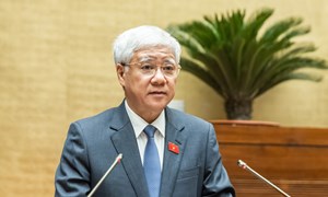 Chủ tịch Ủy ban Trung ương MTTQ Việt Nam Đỗ Văn Chiến trình bày một số nội dung chủ yếu tổng hợp ý kiến, kiến nghị của cử tri và Nhân dân gửi tới Kỳ họp thứ 10