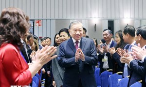 Tổng Bí thư gặp gỡ cán bộ Đại sứ quán Việt Nam và cộng đồng người Việt tại các nước Bắc Âu
