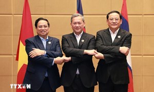 Thủ tướng Phạm Minh Chính làm việc với Thủ tướng Campuchia và Thủ tướng Lào