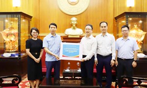 TỈNH GIA LAI TRAO SỐ TIỀN 10 TỶ ĐỒNG GỬI TỚI NHÂN DÂN CÁC TỈNH ĐANG CHỊU ẢNH HƯỞNG BỞI MƯA LŨ