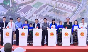 Thủ tướng: Từng ngôi trường mới nơi biên giới sẽ là nơi gieo con chữ, ươm mầm tri thức, thắp sáng ước mơ, hiện thực hóa khát vọng