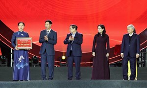 Thủ tướng kêu gọi chung sức đồng lòng, đồng cam cộng khổ, chia sẻ với đồng bào miền Trung