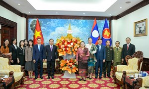 Ủy ban Trung ương MTTQ Việt Nam chúc mừng 50 năm Quốc khánh nước Cộng hòa Dân chủ Nhân dân Lào