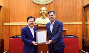 Thêm nguồn lực giúp nhân dân vùng lũ vượt qua khó khăn trước mắt, sớm tái thiết cuộc sống