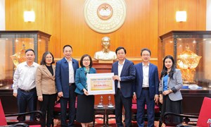 Thông tấn xã Việt Nam trao số tiền hơn 600 triệu đồng ủng hộ đồng bào miền Trung, Tây Nguyên khắc phục hậu quả thiên tai, bão lũ