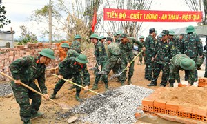 Thủ tướng yêu cầu hằng tuần báo cáo tiến độ xây dựng, sửa chữa nhà cho Nhân dân sau bão, lũ