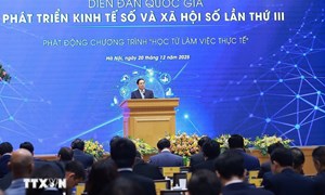 Đẩy mạnh chuyển đổi số toàn diện, lấy người dân và doanh nghiệp làm trung tâm 