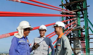 Chỉ thị số 58-CT/TW về tăng cường sự lãnh đạo của Đảng đối với công tác tuyên truyền, giáo dục chính trị, tư tưởng, pháp luật cho công nhân trong tình hình mới