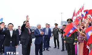 Tổng Bí thư, Chủ tịch nước Lào và Phu nhân đến Hà Nội, bắt đầu thăm cấp Nhà nước tới Việt Nam