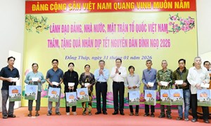 Chủ tịch Quốc hội Trần Thanh Mẫn thăm, tặng quà Tết tại Đồng Tháp