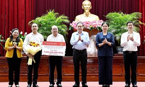 Chủ tịch Quốc hội Trần Thanh Mẫn thăm, tặng quà Tết tại thành phố Cần Thơ