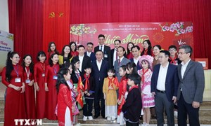 Thường trực Ban Bí thư Trần Cẩm Tú thăm, tặng quà Tết tỉnh Lào Cai 