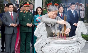 Tổng Bí thư Tô Lâm dâng hương tưởng niệm các lãnh đạo tiền bối của Đảng