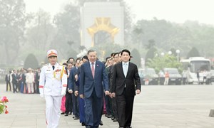 Lãnh đạo Đảng, Nhà nước và các đại biểu Quốc hội vào Lăng viếng Chủ tịch Hồ Chí Minh