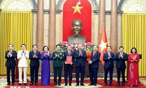 Tổng Bí thư, Chủ tịch nước chủ trì hội nghị công bố các quyết định đối với Chính phủ