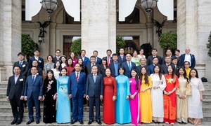 Chủ tịch Quốc hội Trần Thanh Mẫn gặp mặt cộng đồng người Việt Nam tại Italia