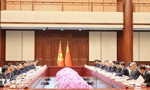 Thường trực Ban Bí thư Trần Cẩm Tú hội đàm với Bí thư Ban Bí thư Trung ương Đảng Cộng sản Trung Quốc Thái Kỳ