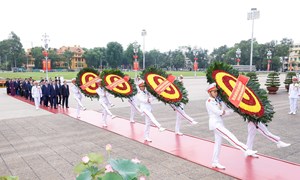 Kỷ niệm 136 năm Ngày sinh Chủ tịch Hồ Chí Minh: Lãnh đạo Đảng, Nhà nước, Ủy ban Trung ương MTTQ Việt Nam vào Lăng viếng Bác