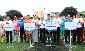 Phó Chủ tịch - Tổng Thư ký Hà Thị Nga dự Khai mạc Giải bóng đá công nhân, viên chức Việt Nam 2026 