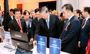 Phát triển khoa học, công nghệ, đổi mới sáng tạo và chuyển đổi số quốc gia - Yếu tố then chốt trong đổi mới mô hình phát triển đất nước hiện nay