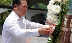 Đoàn công tác của Đảng ủy MTTQ, các đoàn thể Trung ương dâng hương tại Ngã ba Đồng Lộc