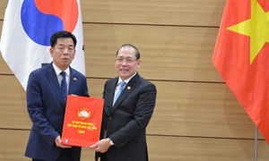 Phó Chủ tịch Ủy ban Trung ương MTTQ Việt Nam Hoàng Công Thuỷ thăm, làm việc với cộng đồng người Việt tại Hàn Quốc