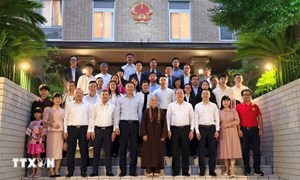 Phó Chủ tịch Hoàng Công Thuỷ gặp gỡ cán bộ Đại sứ quán và đại diện cộng đồng người Việt Nam tại Nhật Bản