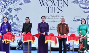 Khai mạc Triển lãm “Đan kết hữu nghị: Tôn vinh 50 năm quan hệ ngoại giao Việt Nam - Thái Lan“