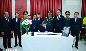 Thủ tướng Lê Minh Hưng dẫn đầu Đoàn đại biểu Đảng, Nhà nước, Mặt trận Tổ quốc Việt Nam viếng nguyên Thủ tướng Trung Quốc Chu Dung Cơ