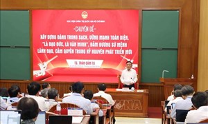 Thường trực Ban Bí thư Trần Cẩm Tú trao đổi chuyên đề về xây dựng Đảng với các Ủy viên Trung ương Đảng khóa XIV