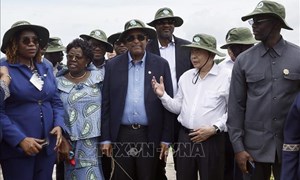 Chủ tịch Quốc hội Trần Thanh Mẫn và Chủ tịch Quốc hội Côte d'Ivoire thăm mô hình phát triển nông nghiệp tại Cần Thơ 