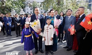 Chủ tịch Quốc hội Trần Thanh Mẫn gặp gỡ cộng đồng kiều bào tại Mông Cổ