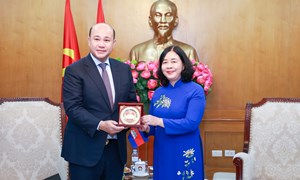Chủ  tịch Bùi Thị Minh Hoài tiếp Đoàn đại biểu cấp cao Hội Liên hiệp thanh niên Campuchia 