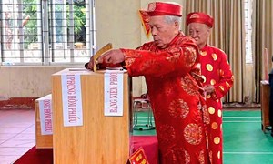 Cử tri Phú Thọ, Bắc Ninh đi bầu cử từ sáng sớm, gửi trọn niềm tin qua từng lá phiếu