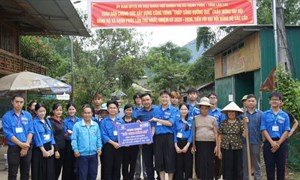 Lào Cai: Xã Hạnh Phúc bàn giao công trình “Thắp sáng đường quê”