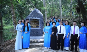 Phó Chủ tịch UBTƯ MTTQ Việt Nam, Chủ tịch Hội LHPN Việt Nam Nguyễn Thị Tuyến tham dự hoạt động về nguồn tại Tuyên Quang