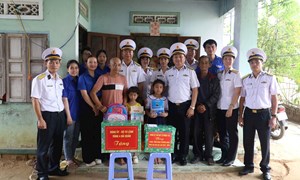 Vùng 2 Hải quân bàn giao “Nhà đồng đội” nhân dịp Quốc khánh 2-9