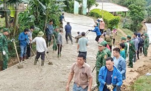 Bộ đội Biên phòng Sơn La chung tay giúp người dân vùng biên