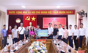 Ủy ban MTTQ Việt Nam tỉnh Hà Tĩnh tiếp nhận hỗ trợ 1 tỷ đồng khắc phục hậu quả bão số 5 