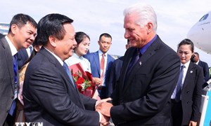 Chủ tịch nước Cuba và Phu nhân đến Hà Nội, bắt đầu thăm cấp Nhà nước