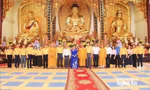 Bà Võ Thị Minh Sinh chúc mừng Ban Trị sự Giáo hội Phật giáo Việt Nam tỉnh Nghệ An nhân Lễ Vu lan năm 2025, Phật lịch 2569