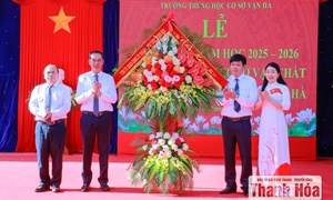 Thanh Hóa: Phó Bí thư Tỉnh ủy, Chủ tịch Ủy ban MTTQ Việt Nam tỉnh Trịnh Tuấn Sinh dự lễ khai giảng tại Trường THCS Vạn Hà