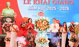 Hưng Yên: Phó Bí thư Tỉnh ủy, Chủ tịch Ủy ban MTTQ Việt Nam tỉnh Nguyễn Mạnh Hùng dự lễ khai giảng năm học mới năm 2025