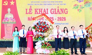 Ninh Bình: Phó Bí thư Tỉnh ủy, Chủ tịch Ủy ban MTTQ Việt Nam tỉnh dự Lễ khai giảng tại Trường THPT Dân tộc nội trú tỉnh