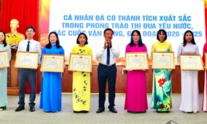 Khánh Hòa: Khen thưởng 14 tập thể, 24 cá nhân có thành tích xuất sắc trong phong trào thi đua yêu nước