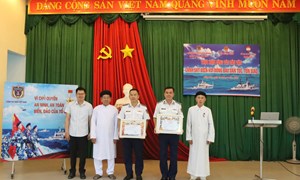Đồng Nai: Tuyên truyền pháp luật và tặng quà cho chức sắc, chức việc và đồng bào họ đạo