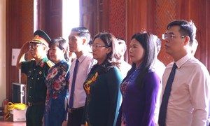 Lào Cai: Đoàn đại biểu Hội nghị điển hình tiên tiến MTTQ Việt Nam tỉnh dâng hương báo công Chủ tịch Hồ Chí Minh