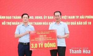 Thành phố Hải Phòng trao số tiền 3 tỷ đồng hỗ trợ tỉnh Thanh Hóa khắc phục hậu quả bão số 10